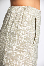 Load image into Gallery viewer, Peruzzi - Tech Print Slouch Pant (Sand)
